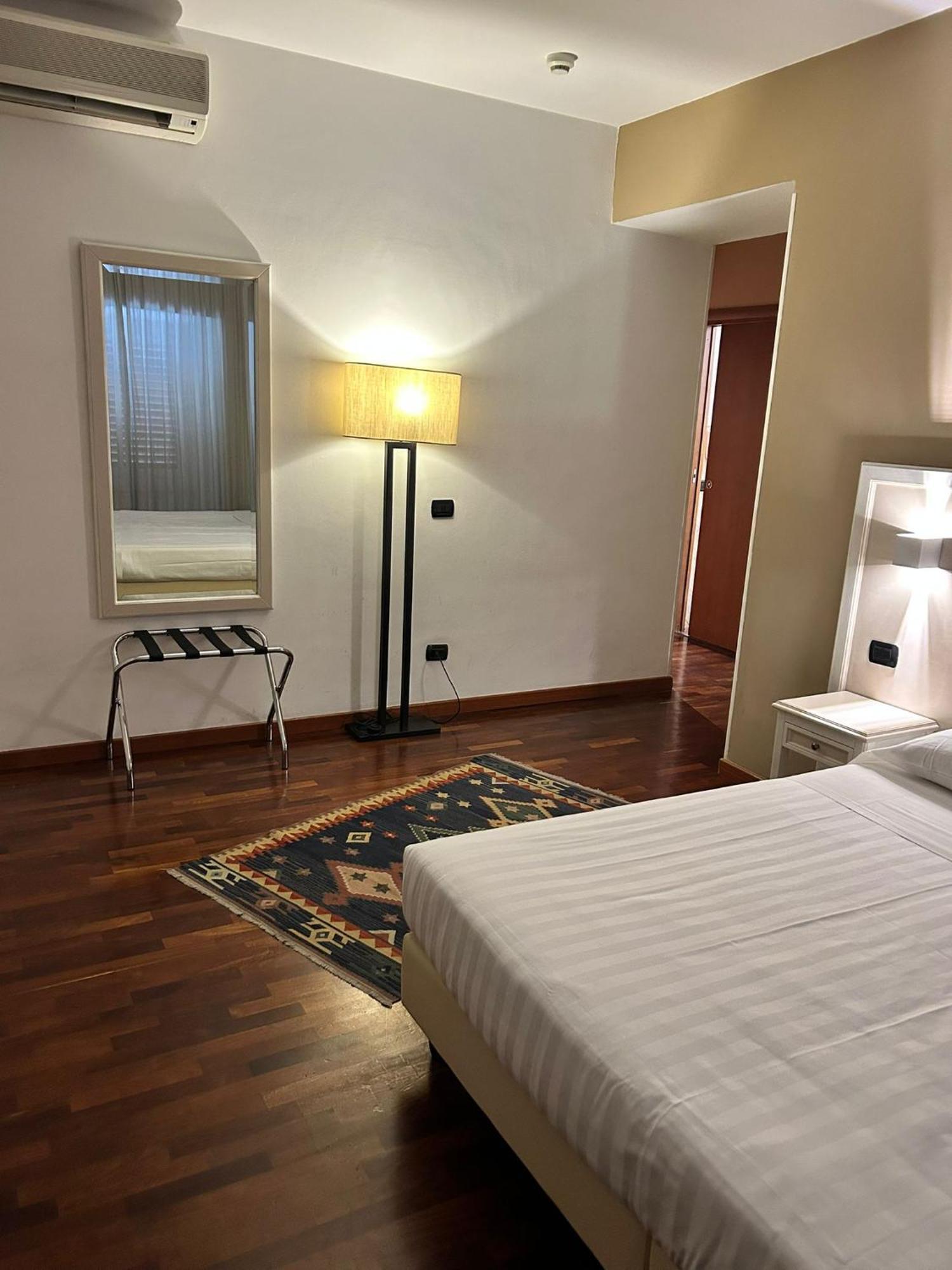 Inn Rome Rooms & Suites Exterior photo