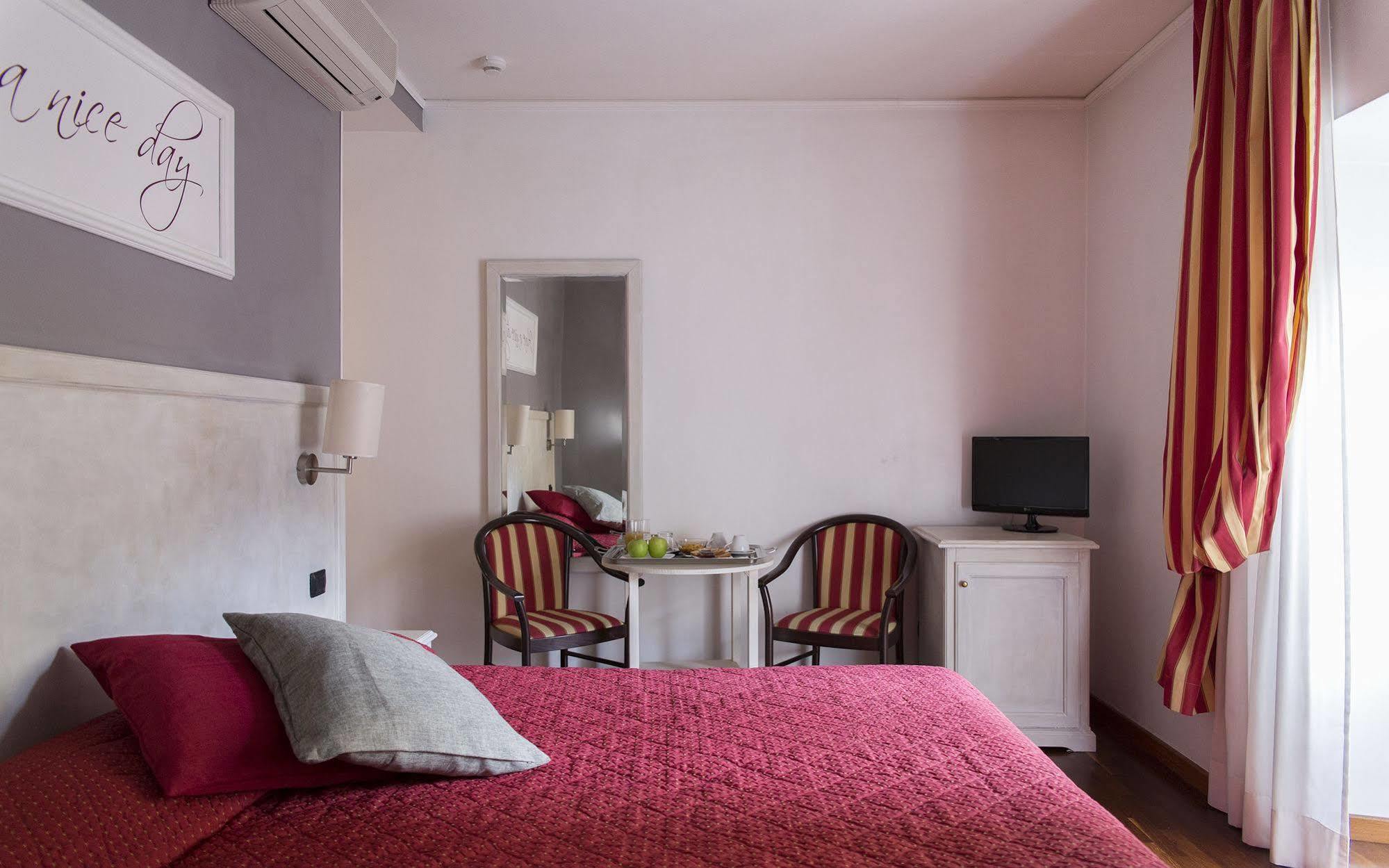 Inn Rome Rooms & Suites Exterior photo